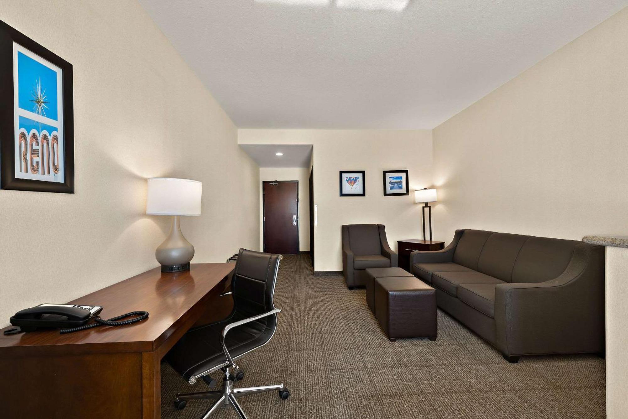 Comfort Inn & Suites Airport Convention Center Reno Εξωτερικό φωτογραφία